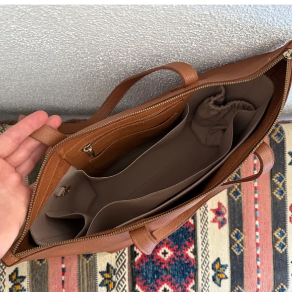 Cuyana Easy Zipper Tote - Picture 2 of 6